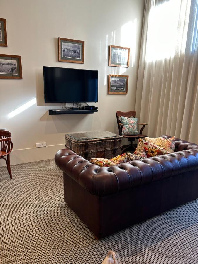 Poshtel Hotel Oamaru Eksteriør billede